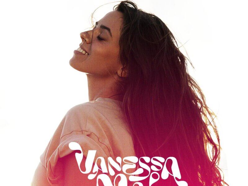 Vanessa Mai – „Himbeerrot (One Kiss)“ (Single + offizielles Video)